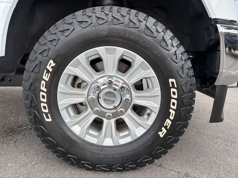Used 2022 Ford F250 XLT w/ FX4 Off-Road Package AWD/4WD image 11