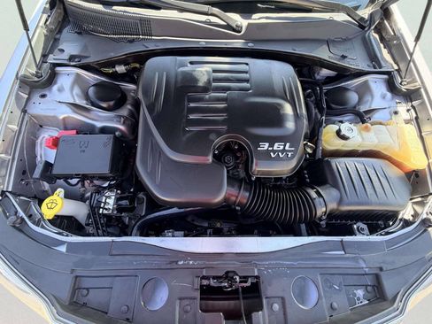 Used 2014 Chrysler 300 C w/ Light Group AWD/4WD image 9