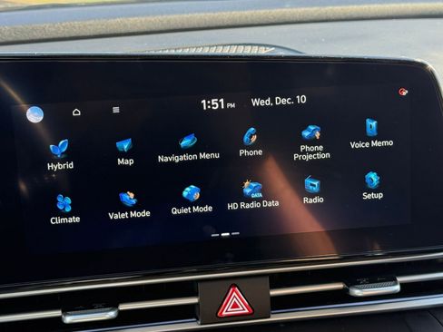 Used 2025 Hyundai Elantra Limited image 22