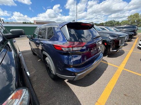 Used 2024 Nissan Rogue SV AWD/4WD image 8