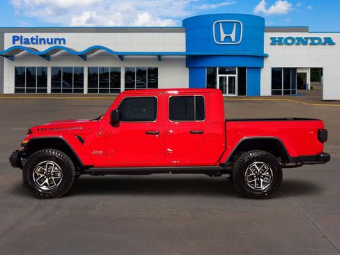 Used 2025 Jeep Gladiator Rubicon image 3