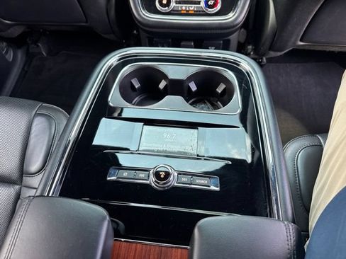 Used 2018 Lincoln Navigator Reserve AWD/4WD image 16