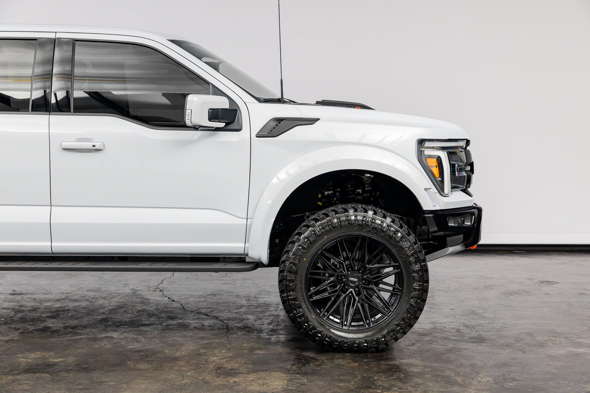 Used 2025 Ford F150 Raptor w/ Equipment Group 803A Raptor R AWD/4WD image 24