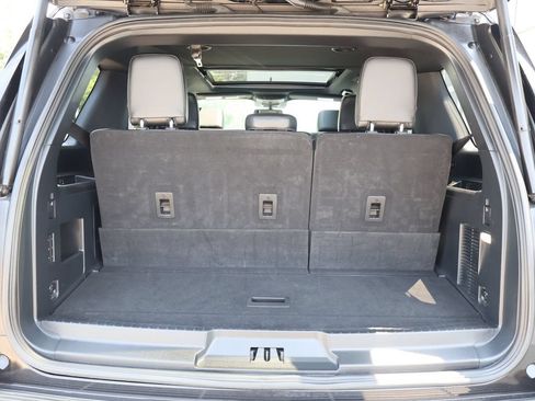 Used 2021 Ford Expedition XLT AWD/4WD image 32