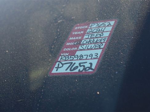 Used 2024 Jeep Grand Cherokee Altitude image 40