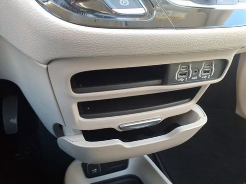 Certified 2023 Chrysler Pacifica Touring-L image 17