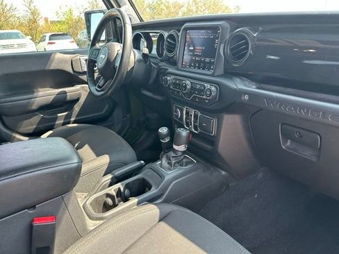 Used 2022 Jeep Wrangler Unlimited Sport AWD/4WD image 9