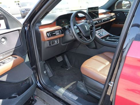 Used 2023 Lincoln Aviator Reserve w/ Equipment Group 201A AWD/4WD image 13