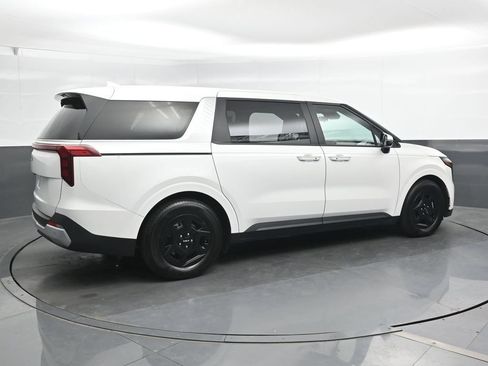 Used 2025 Kia Carnival FWD image 2