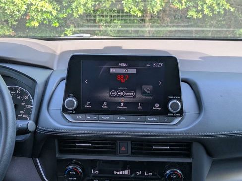 Used 2023 Nissan Rogue SV FWD image 18