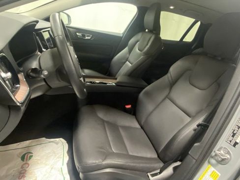Used 2025 Volvo V60 B5 Cross Country Plus image 10