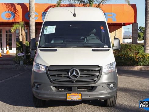 Used 2022 Mercedes-Benz Sprinter 2500 image 3