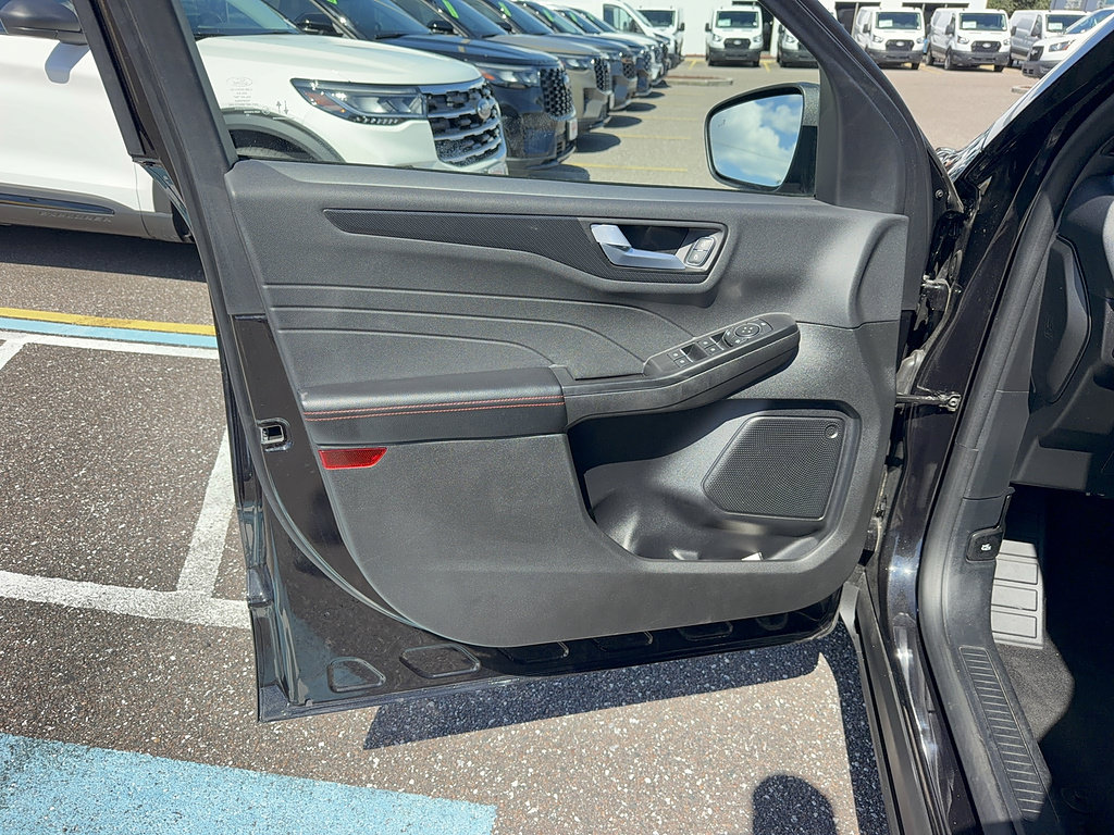 Used 2025 Ford Escape ST-Line FWD image 8