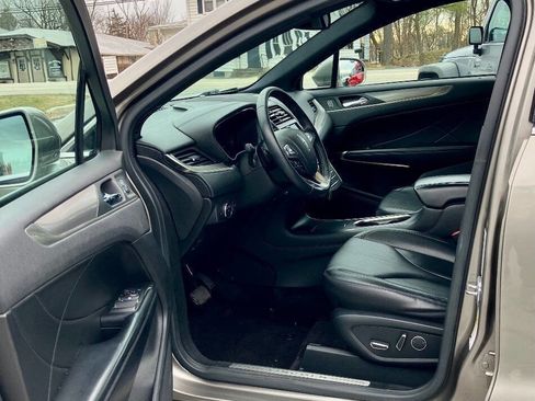 Used 2017 Lincoln MKC Premiere image 8