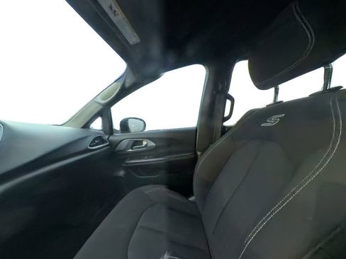 Used 2020 Chrysler Pacifica Touring w/ S Appearance Package image 24