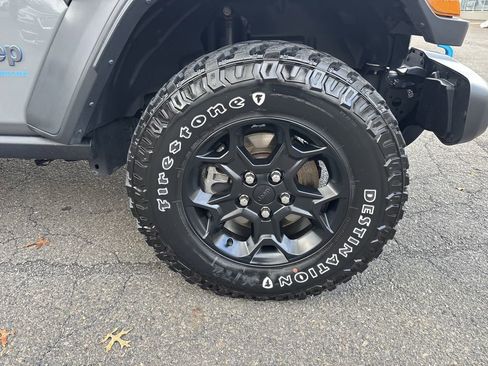 Used 2023 Jeep Wrangler Unlimited w/ Sun & Screen Package image 33