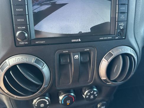 Used 2017 Jeep Wrangler Sport image 16