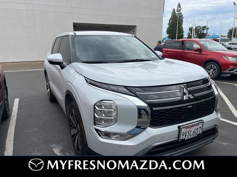 Used 2025 Mitsubishi Outlander SE FWD image 1