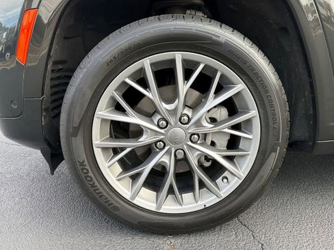 Used 2023 Jeep Grand Cherokee Summit w/ Luxury Tech Group V image 9