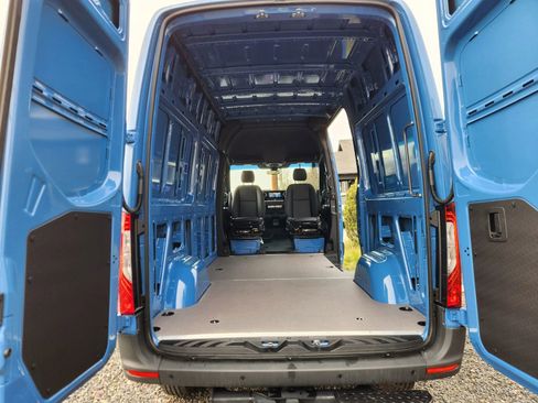 Used 2025 Mercedes-Benz Sprinter 2500 image 23