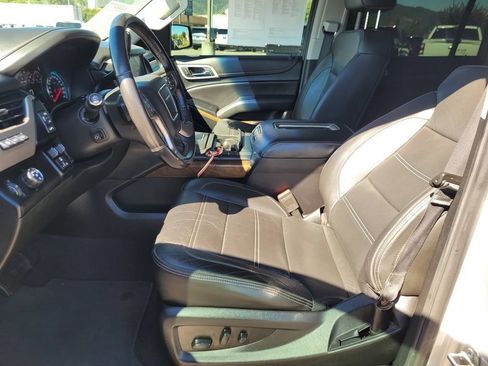 Used 2019 GMC Yukon XL Denali RWD image 16