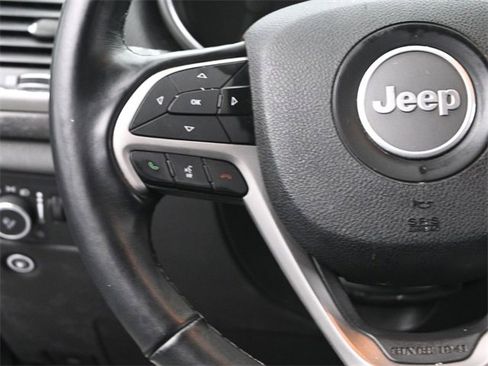 Used 2018 Jeep Grand Cherokee Laredo image 30