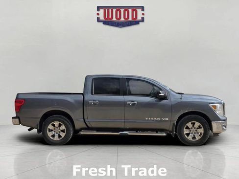 Used 2018 Nissan Titan SV image 6