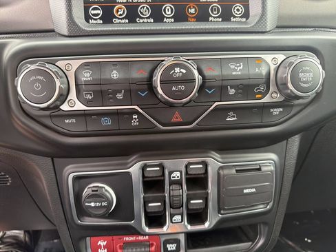 Used 2023 Jeep Wrangler Unlimited Rubicon 4xe w/ Cold Weather Group AWD/4WD image 27