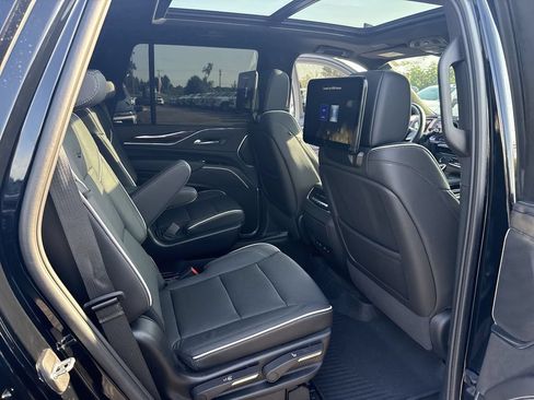 Certified 2024 Cadillac Escalade Premium Luxury AWD/4WD image 34