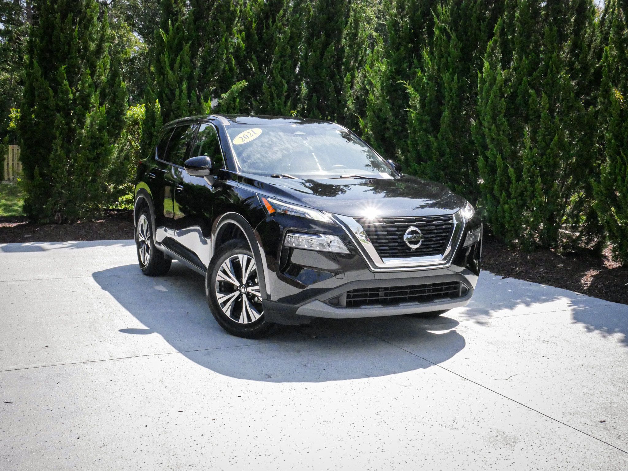 Used 2021 Nissan Rogue SV FWD image 2