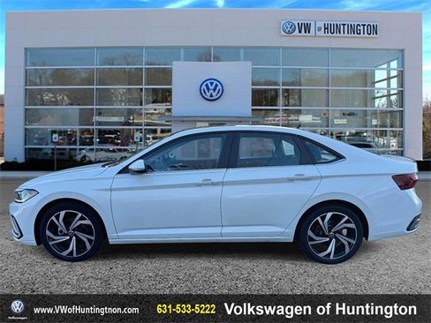 Certified 2025 Volkswagen Jetta SEL image 5