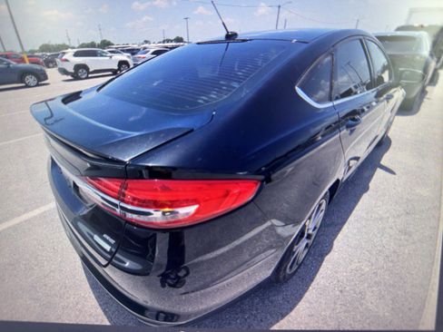 Used 2017 Ford Fusion SE w/ Equipment Group 201A FWD image 2