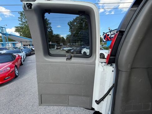 Used 2020 Chevrolet Express 3500 LT w/ LT Preferred Equipment Group RWD image 22