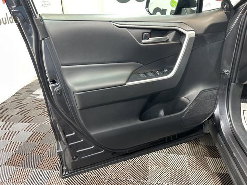Used 2025 Toyota RAV4 XLE image 19