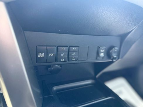 Used 2015 Toyota RAV4 Limited image 29