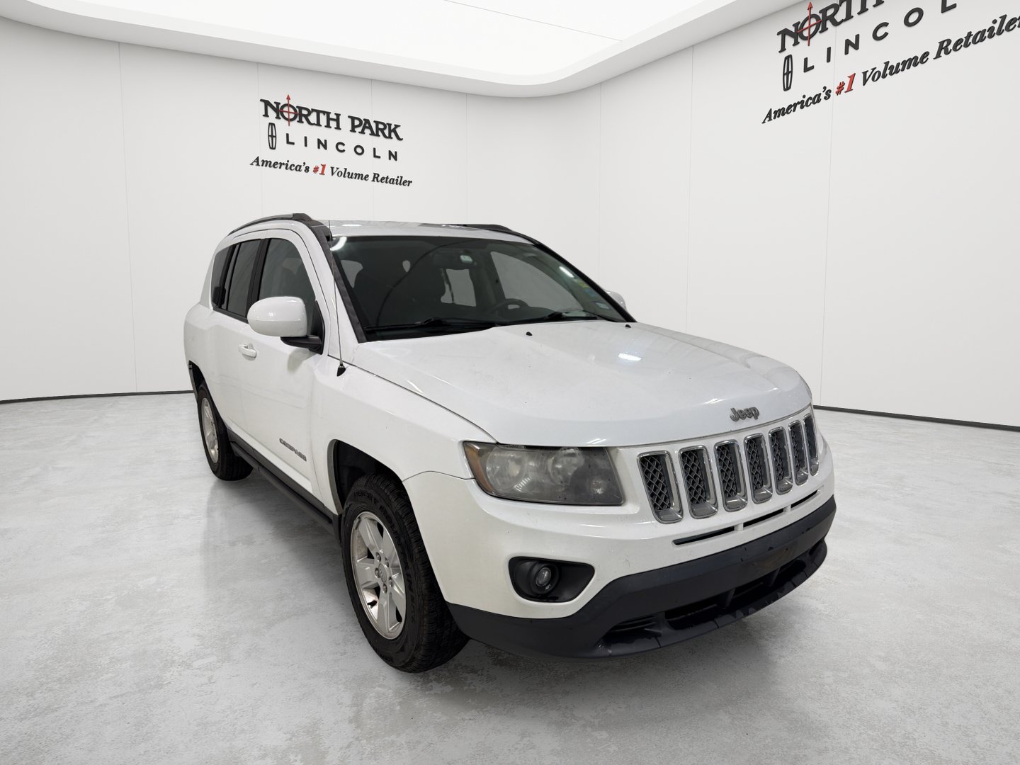 Used 2016 Jeep Compass Latitude FWD image 7