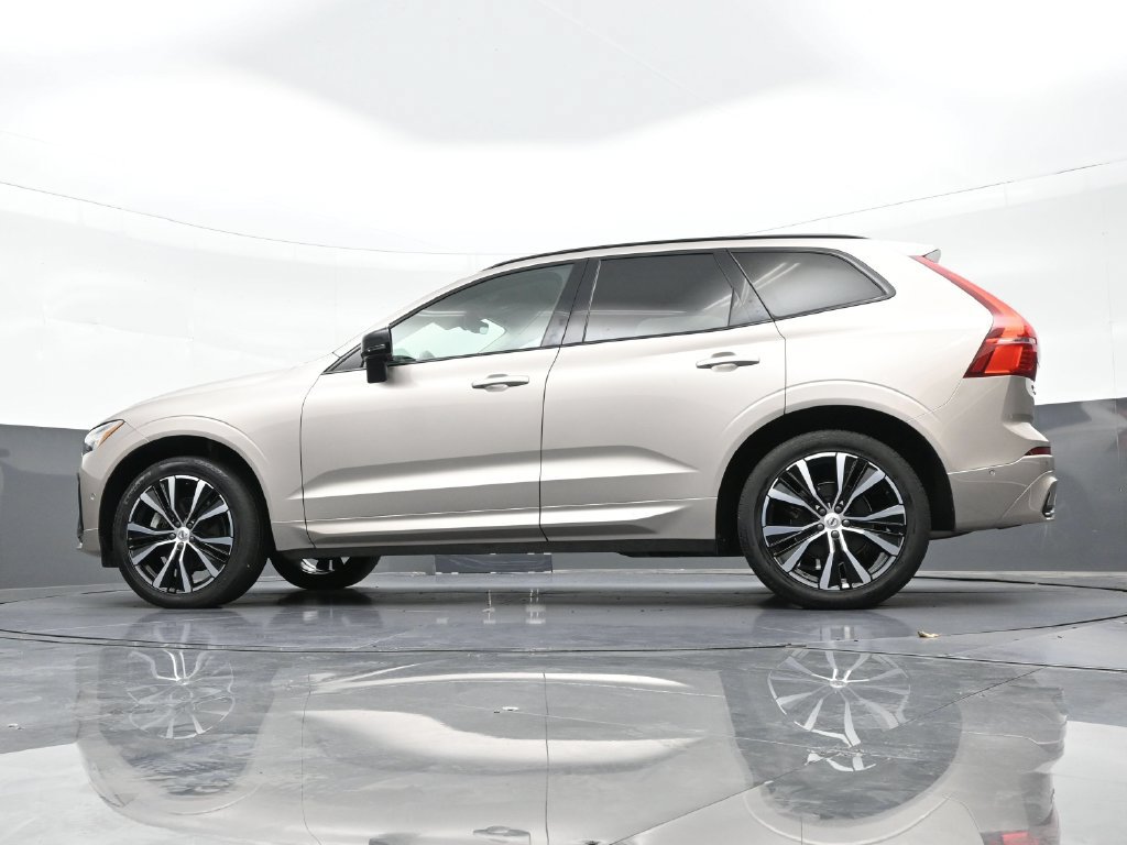 Certified 2024 Volvo XC60 B5 Plus AWD/4WD image 30