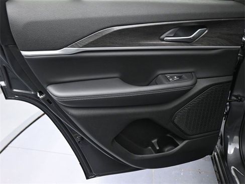 New 2025 Jeep Grand Cherokee Limited w/ Trailer Tow Package image 38