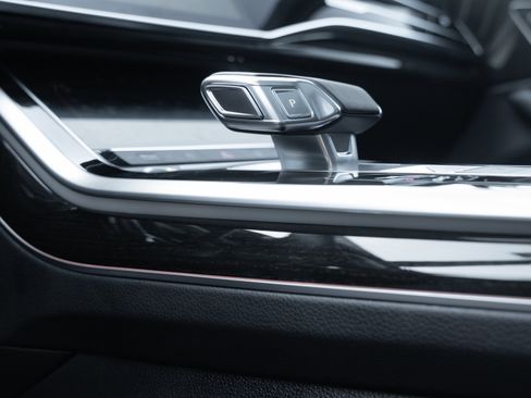 Certified 2025 Audi Q7 2.0T Premium w/ Convenience Plus Package image 18