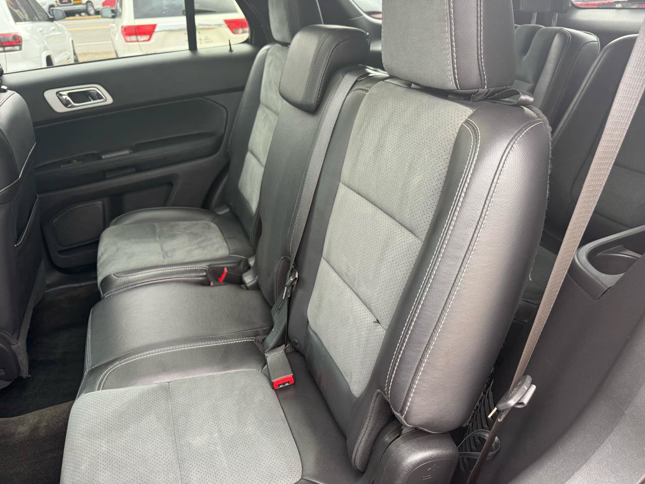 Used 2015 Ford Explorer XLT w/ Equipment Group 202B AWD/4WD image 30