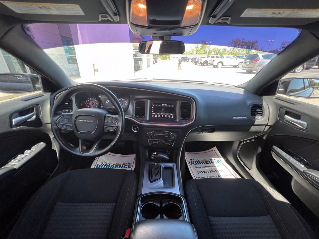 Used 2020 Dodge Charger SXT w/ Blacktop Package RWD image 2