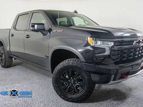 Used 2025 Chevrolet Silverado 1500 ZR2 w/ Technology Package AWD/4WD image 1