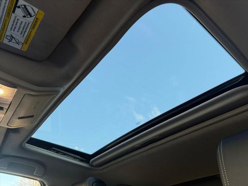 Used 2024 Nissan Frontier SL w/ Technology Package image 26