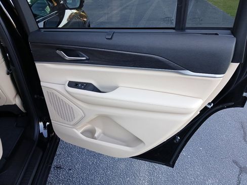 New 2025 Jeep Grand Cherokee L Limited w/ Luxury Tech Group II image 33