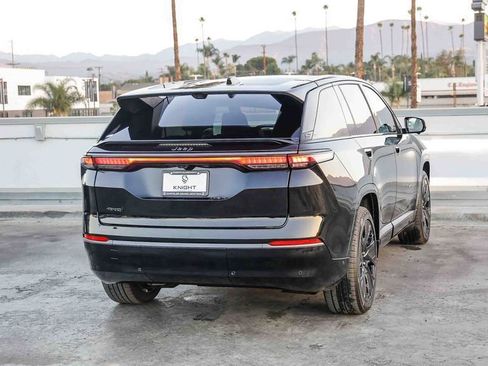 New 2025 Jeep Wagoneer S Launch Edition image 9