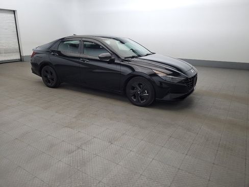 Used 2023 Hyundai Elantra SEL w/ Cargo Package image 11
