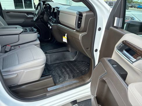 Used 2025 GMC Sierra 3500 SLE w/ SLE Convenience Package AWD/4WD image 17