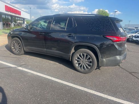 Used 2023 Chevrolet Traverse RS AWD/4WD image 2