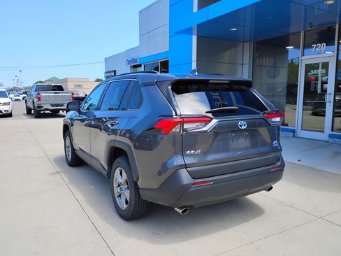 Used 2024 Toyota RAV4 XLE AWD/4WD image 9