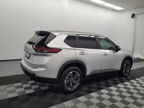 Used 2025 Nissan Rogue SV FWD image 10
